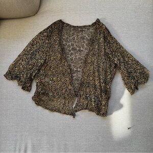Beautiful vintage bolero/cardigan in black and gold
